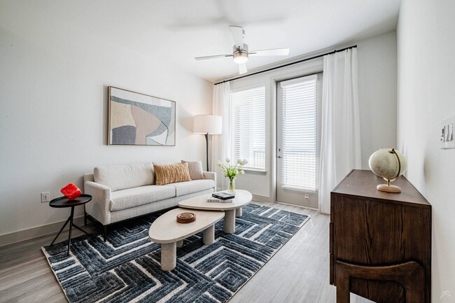 Photo - Del Via Apartments