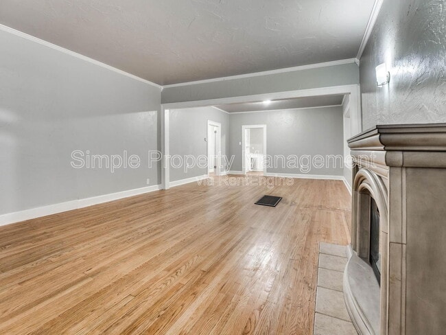 Photo - 1012 N Broadway Ave