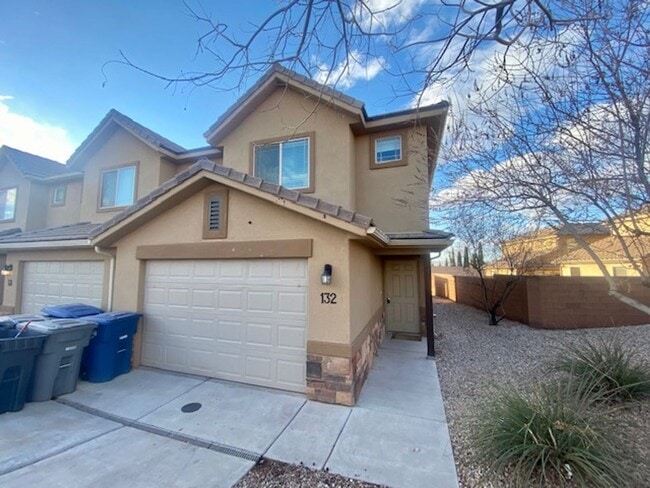 SPACIOUS TOWNHOME IN WASHINGTON - SPACIOUS TOWNHOME IN WASHINGTON