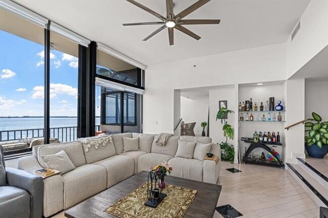 Photo - 520 Brickell Key Dr Unidad 520 Brickell Key Dr # A200