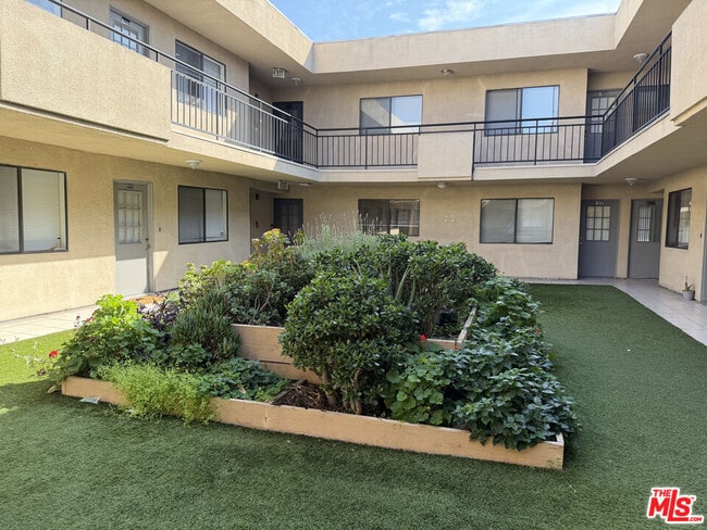 Photo - 326 S Manhattan Pl Unit 108