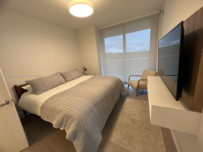 Photo - 16385 Biscayne Blvd Unit 304