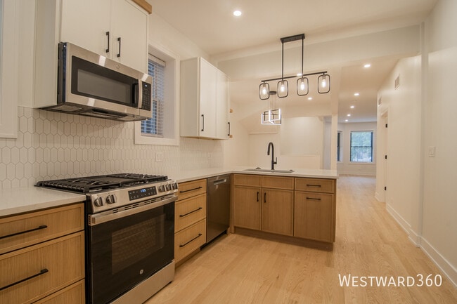 Building Photo - 3720 N Racine Ave Unit 1