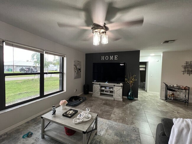 Photo - *Coming Soon * 3/2/1 Conveniently Located In Port St Lucie