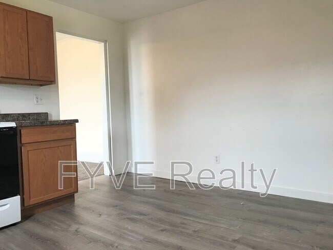 Photo - 236 E William St