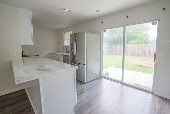 Photo - 3914 Ripplebrook Dr