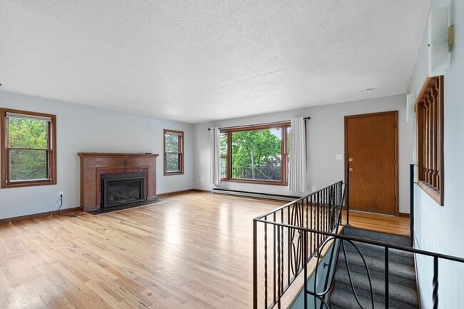 Building Photo - 6409 SE Belmont St Rental