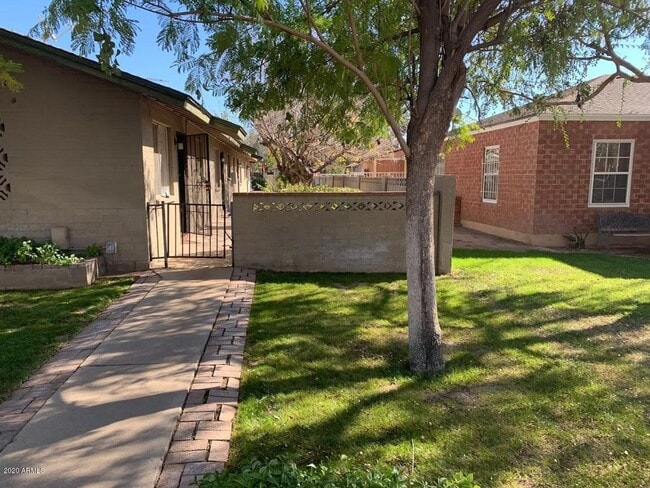 Photo - 7153 N 57th Dr Unidad 1