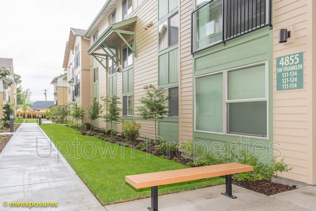 Building Photo - 4820 SW Tucker Ave Unit APT 411