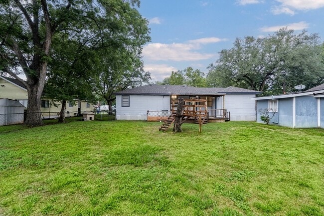 Photo - 503 Carrell St