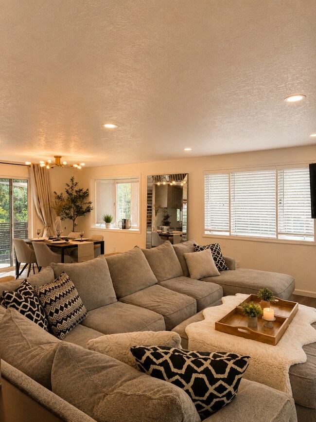 Photo - 2075 E Mortimer Dr