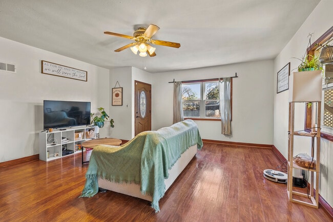 Photo - 1522 W 9th St