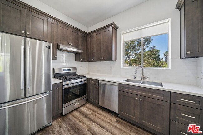 Photo - 6002 Klump Ave