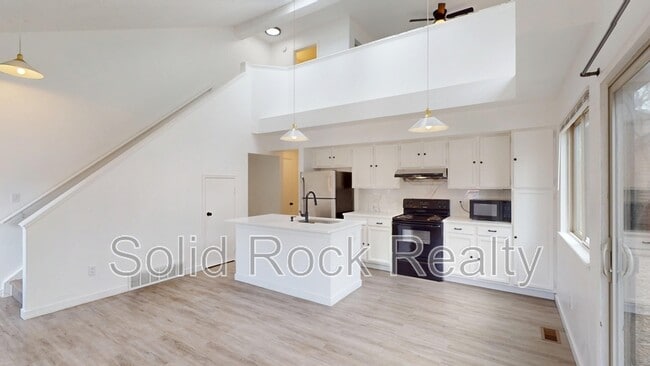 Building Photo - 128 W Cheyenne Rd Rental