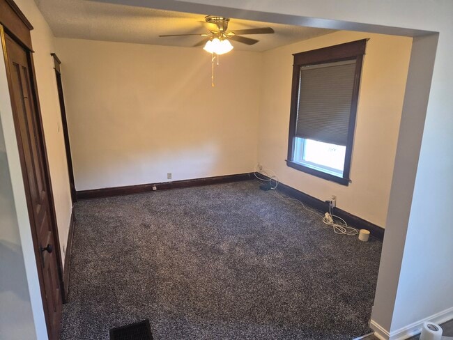 Photo - 2417 Robertson Ave