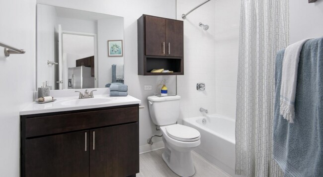 Photo - 5 W Chestnut St