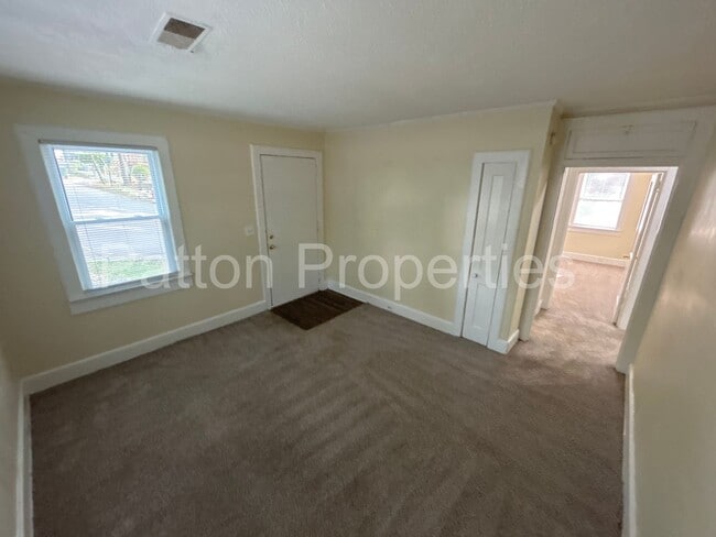 Photo - 1401 Kinderway & 4300-4302 Wentworth - Inside CoC - R09214-07-01 Unidad 4300