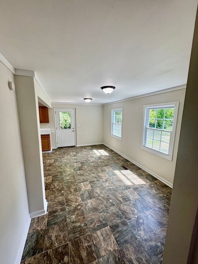 Photo - 3 Bed /2.5 Bath East Nash!
