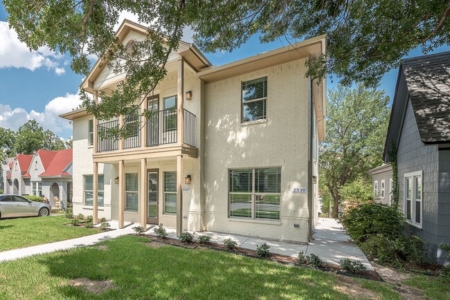 Photo - * MOVE IN SUMMER 7/29/2026 * $5000/$1000 p...