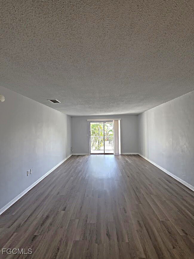 Building Photo - 1849 Maravilla Ave Unit D6