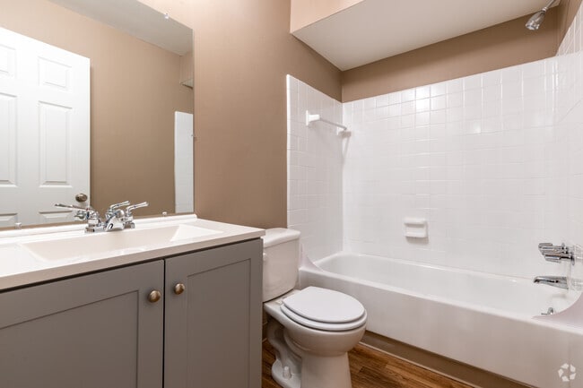 2BR, 1BA - 870SF, Bathroom
