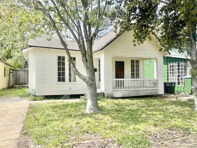 Building Photo - 420 St Rose Ave Rental
