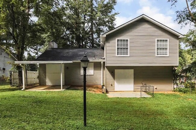 Building Photo - 3728 Adamsville Dr SW