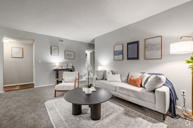 2 habitaciones, 2 baños, 1218 pies cuadrados, sala de estar - Plantations at Haywood