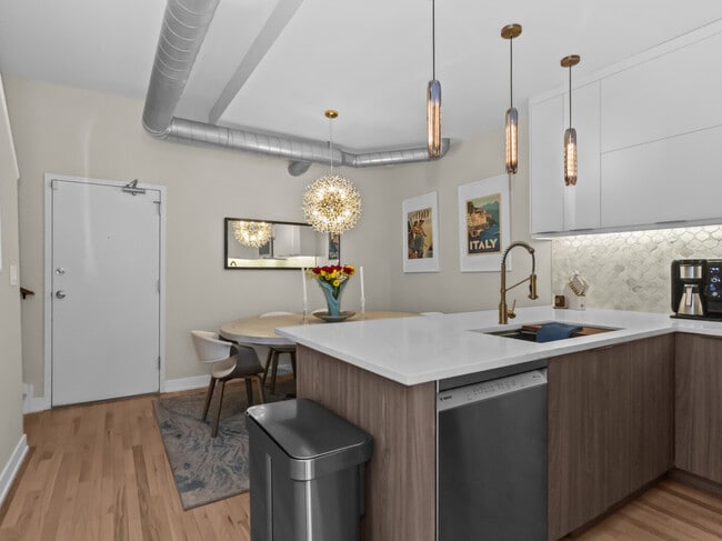 Photo - 1645 W School St Unit 409