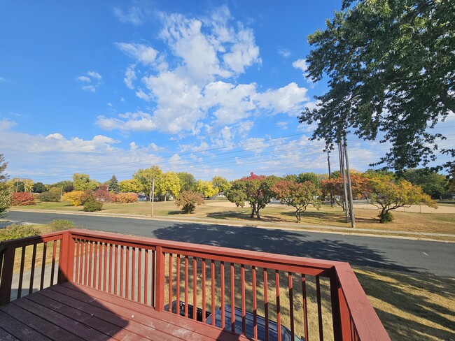 Overlooking Columbus Playlot - 10100 Oakland Rd House