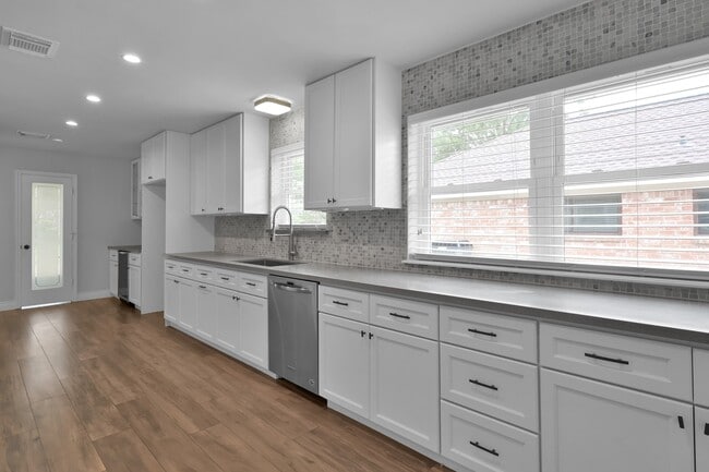 Photo - 2806 Triway Ln
