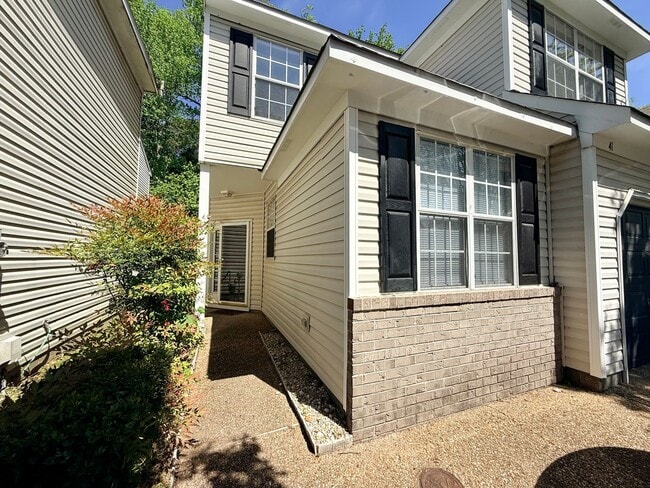 Photo - 3 Bed 2.5 Bath Hampton Home!