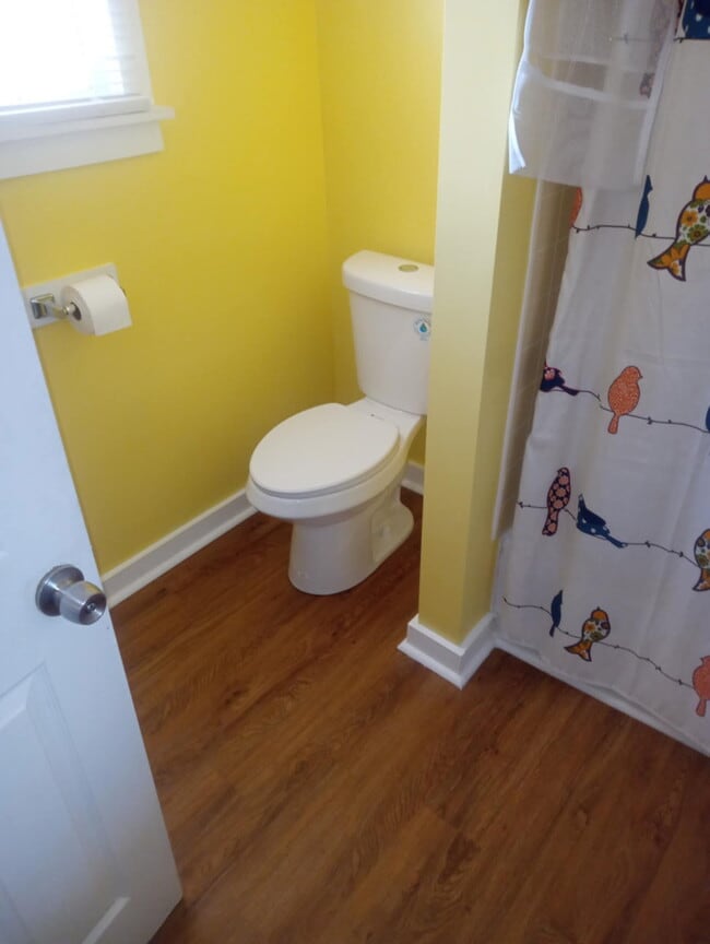 bathroom - 611 N Esplanade St Unit 611 N. Esplanade #3