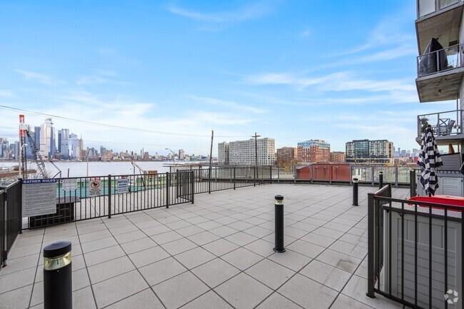 Building Photo - Gateway - 2bdrm/1bath Unit 2/1 - Gateway Rental