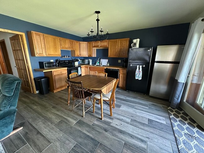 Photo - 622 E Lake Rd