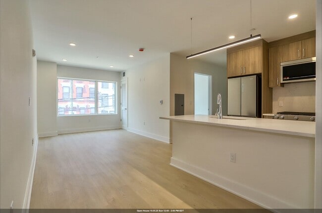 Building Photo - 303 Madison St Unit 201