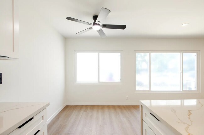 Photo - 352 S Doheny Dr Unit 1