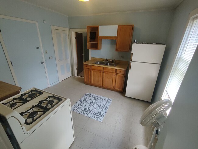 Photo - 708 Linden Pl Unit Upstairs