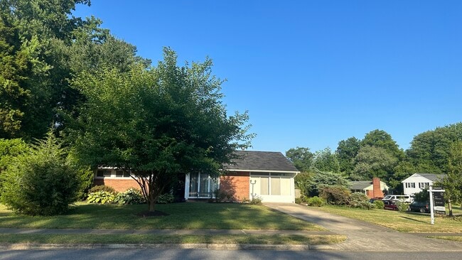 Building Photo - 5222 Garner St Rental