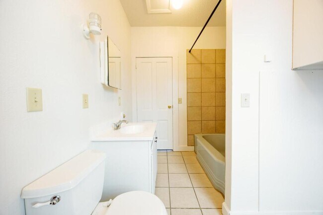 Photo - 317 W 4th St