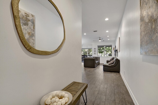 Photo - 100 NW 69th Cir