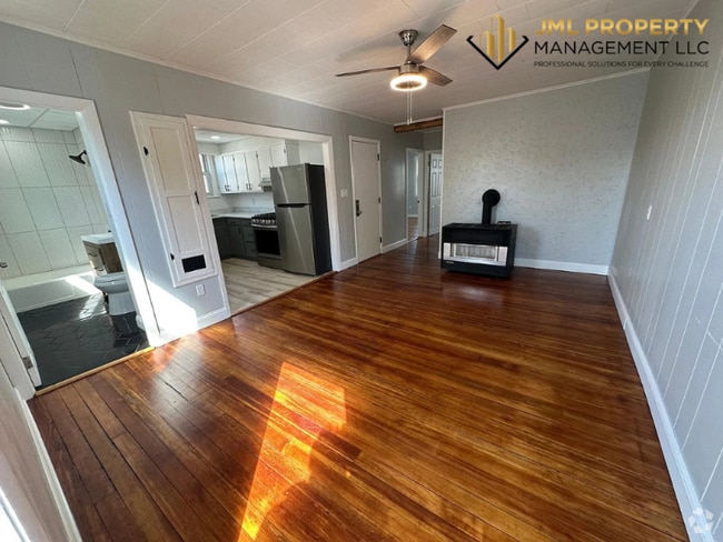 Building Photo - 189 Tripp St Rental