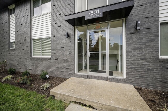 Photo - 1 Month Free, newly renovated Overland Par... Unit 7801 - 4