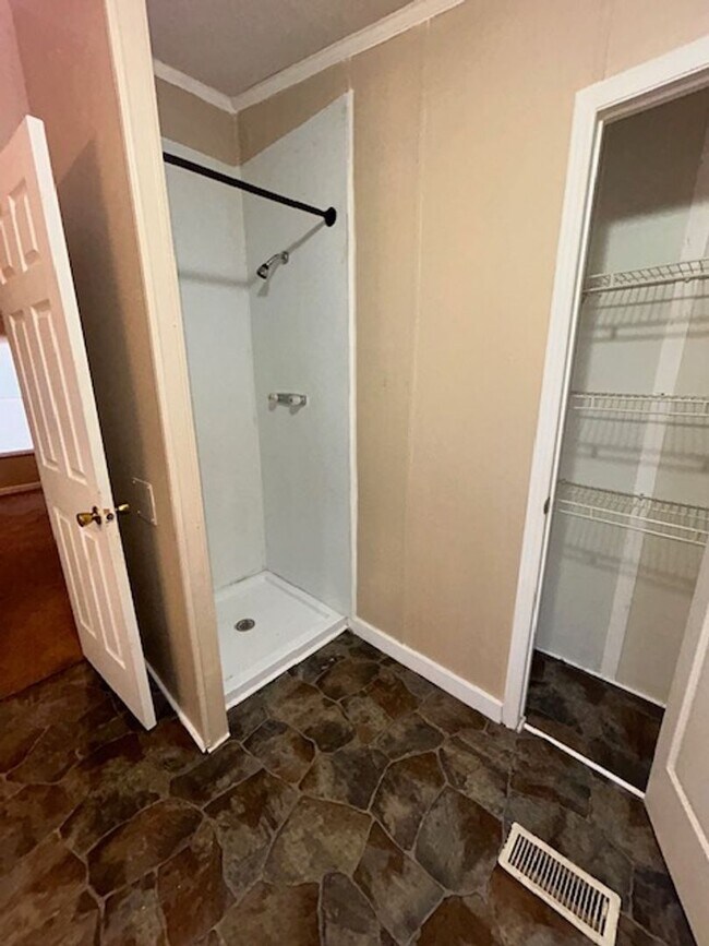 Photo - 3-bedroom, 2-bath mobile home