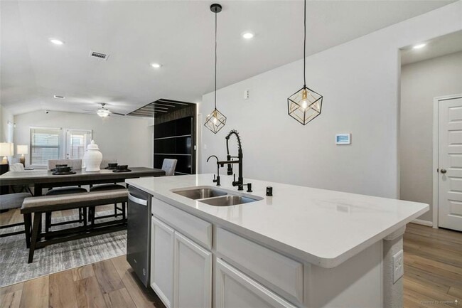 Photo - 205 Cresta Cv Ct