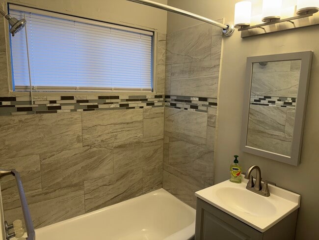 Photo - 19044 Schoolcraft Unit Apt 4