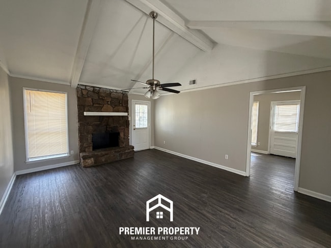 Photo - 3-Bedroom Single-Family Home for Rent in Memphis, TN - Vaulted Ceilings & Fenced Backyard