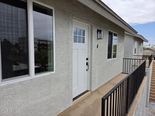 Building Photo - 824 N 11th Ave Unit 4