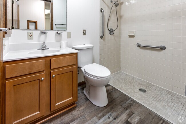 2BR, 1BA - 835SF - Bathroom