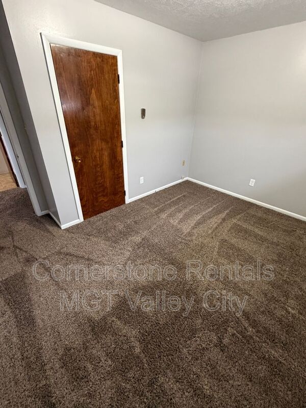 Photo - 807 3rd St SW